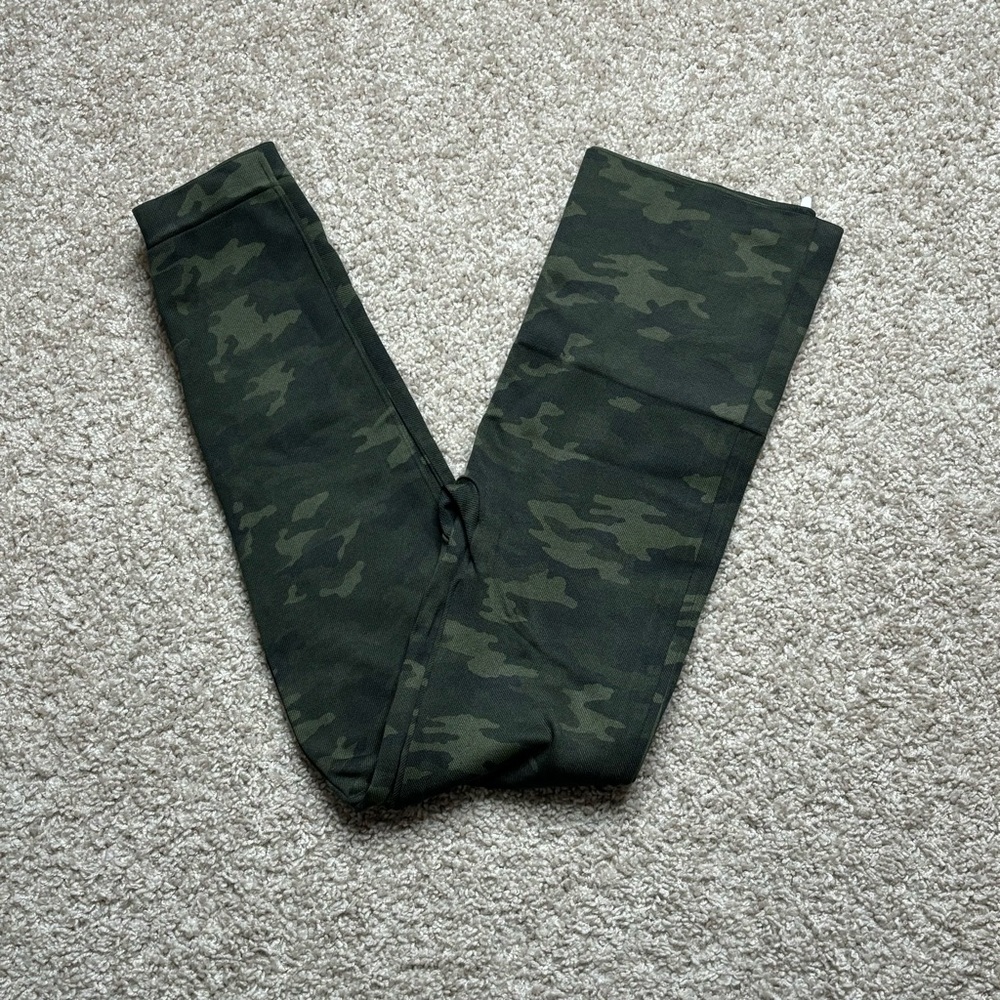 SPANX Look At Me Now Camo Seamless Leggings